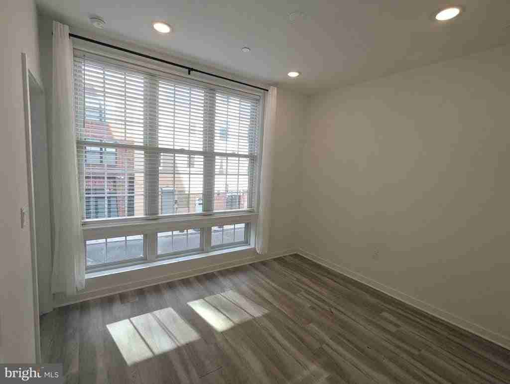 1524 Ridge Ave #2 - Photo 5 of 17