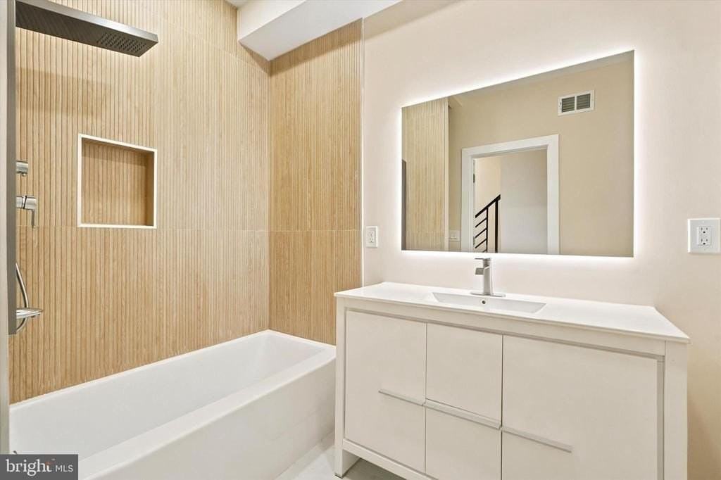 2440 E Harold St - Photo 6 of 15