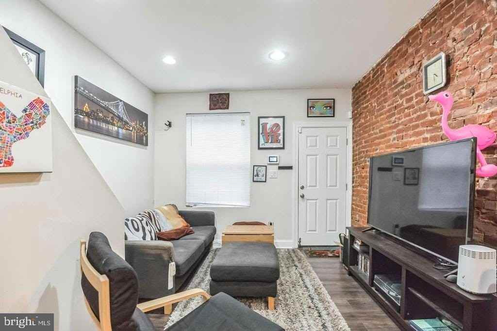 1814 E Albert St - Photo 4 of 22