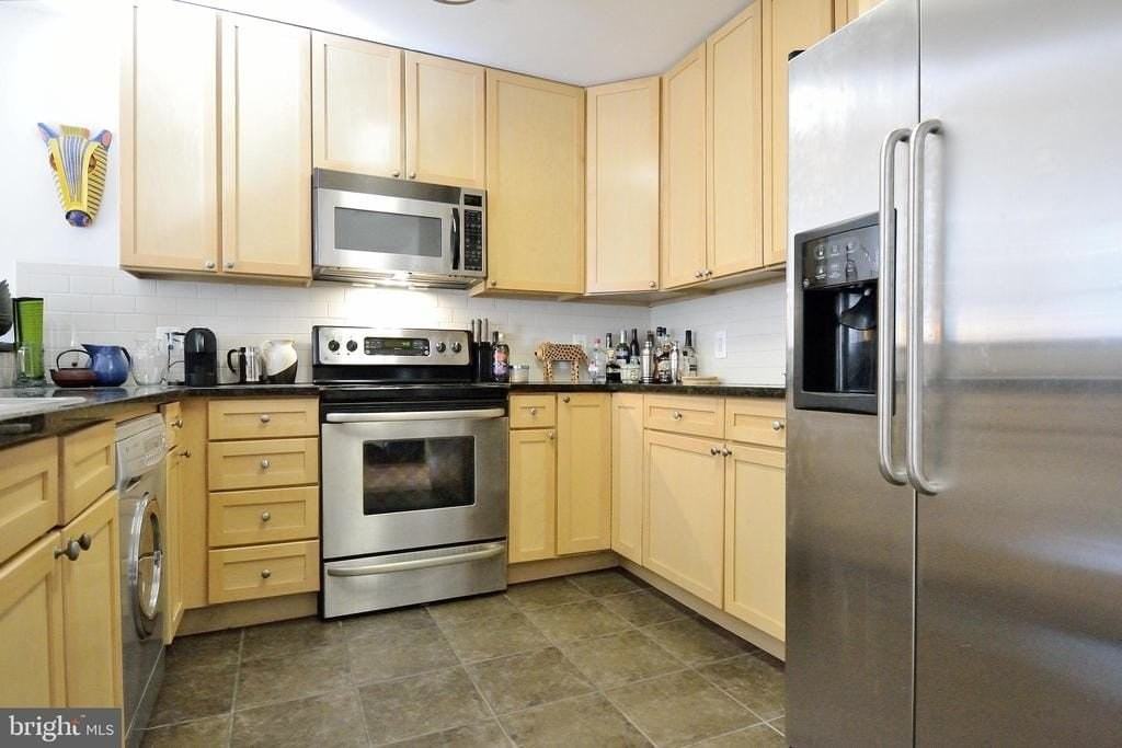 111 S 15th St - Photo 5 of 20