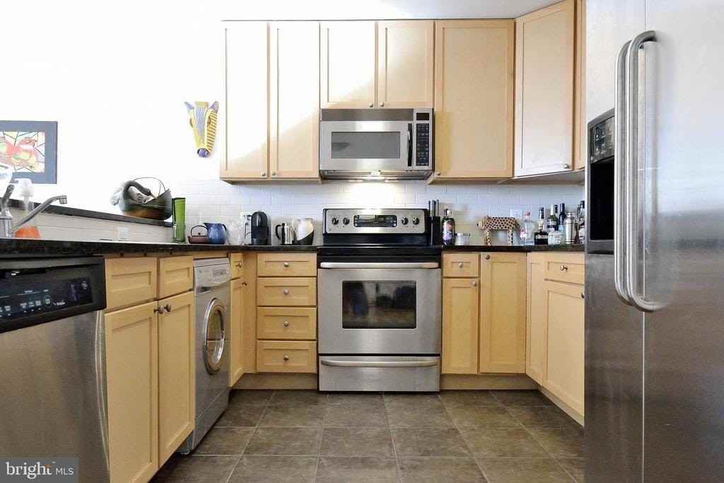 111 S 15th St - Photo 6 of 20
