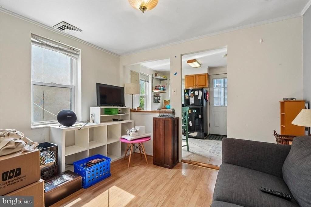 2348 Christian St - Photo 3 of 12