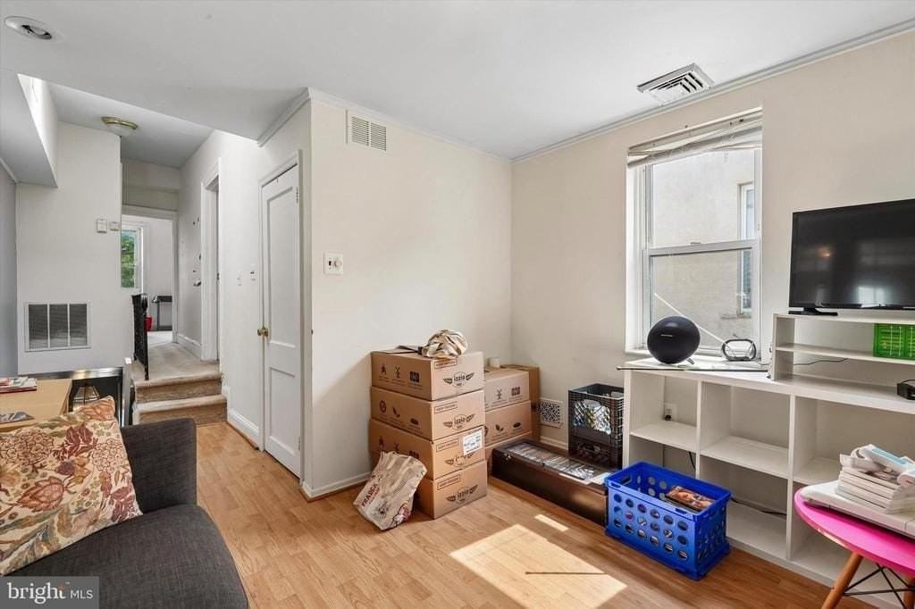2348 Christian St - Photo 4 of 12