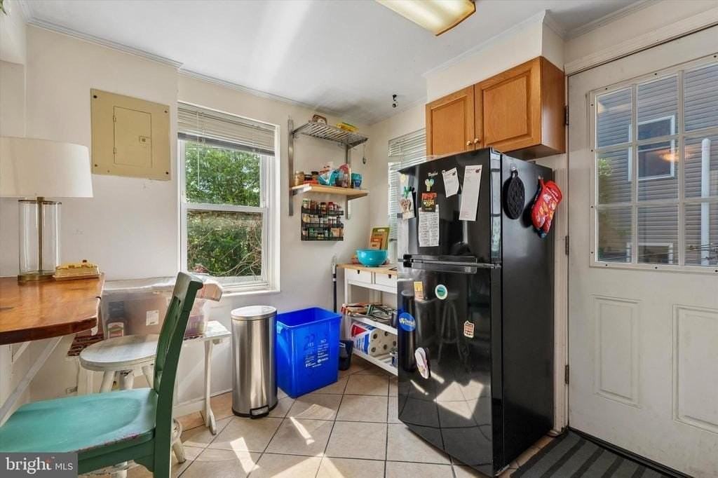 2348 Christian St - Photo 5 of 12