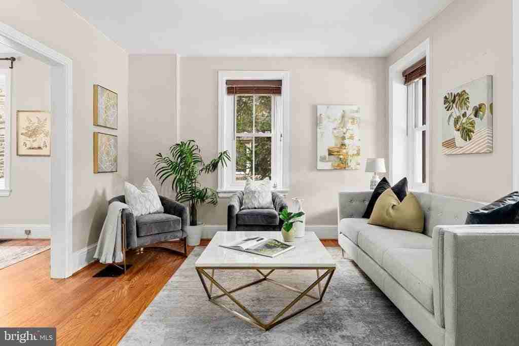 212 E Benezet St - Photo 6 of 33