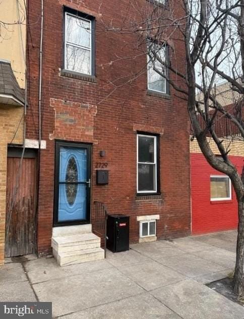 2729 E Cambria St - Photo 2 of 16