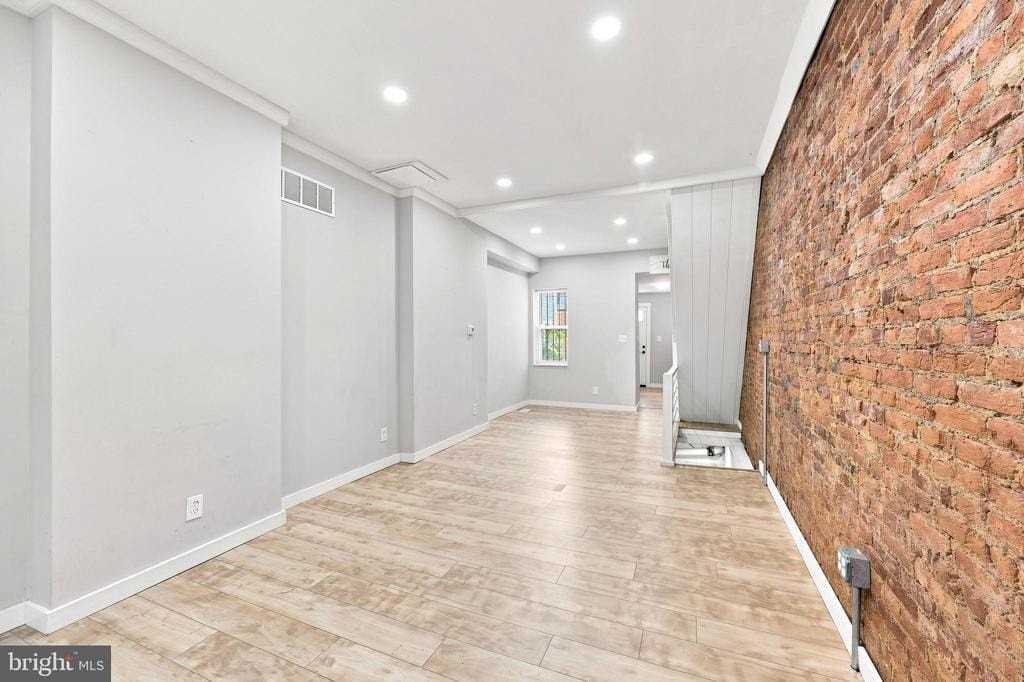 2307 N Mascher St - Photo 3 of 22