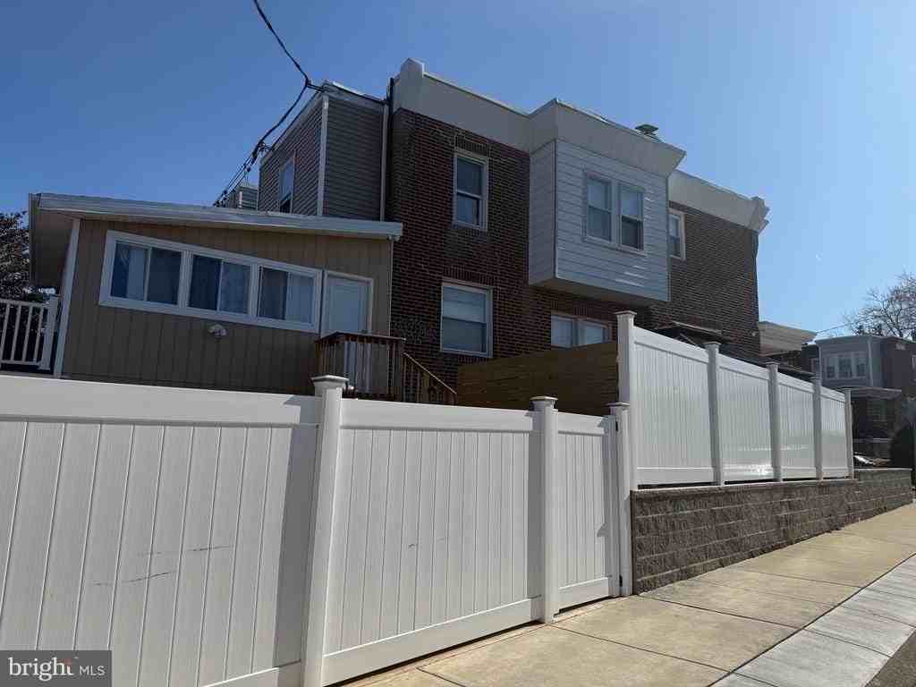 345 Stevens St - Photo 3 of 21