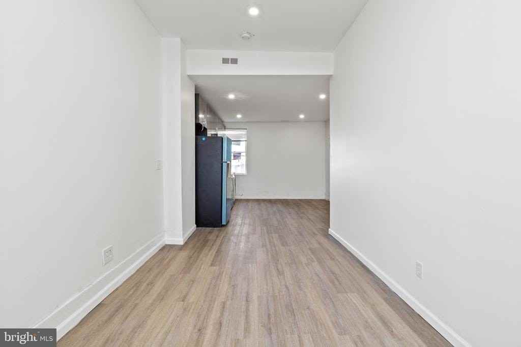 1602 S Broad St - Photo 6 of 19