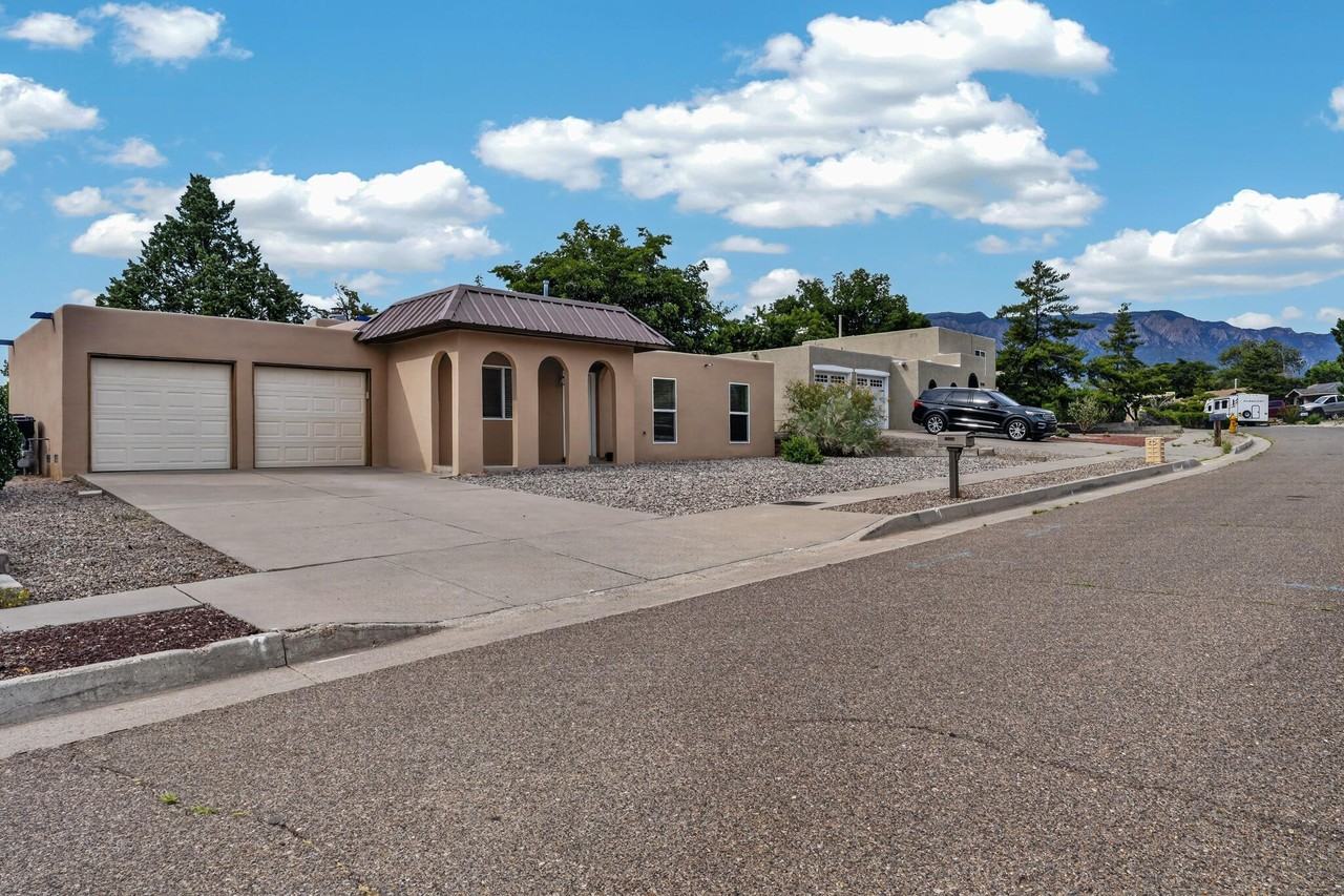 10501 Delicado Pl Ne - Photo 3 of 27
