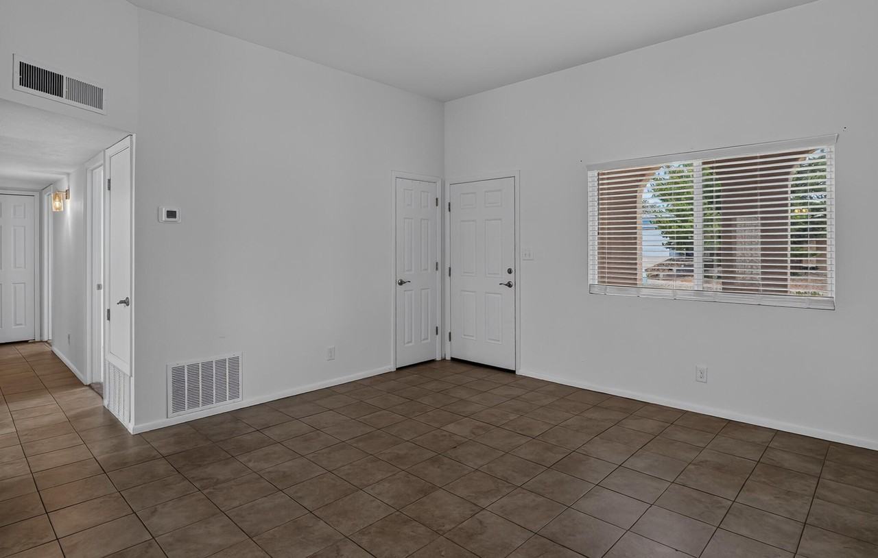 10501 Delicado Pl Ne - Photo 4 of 27