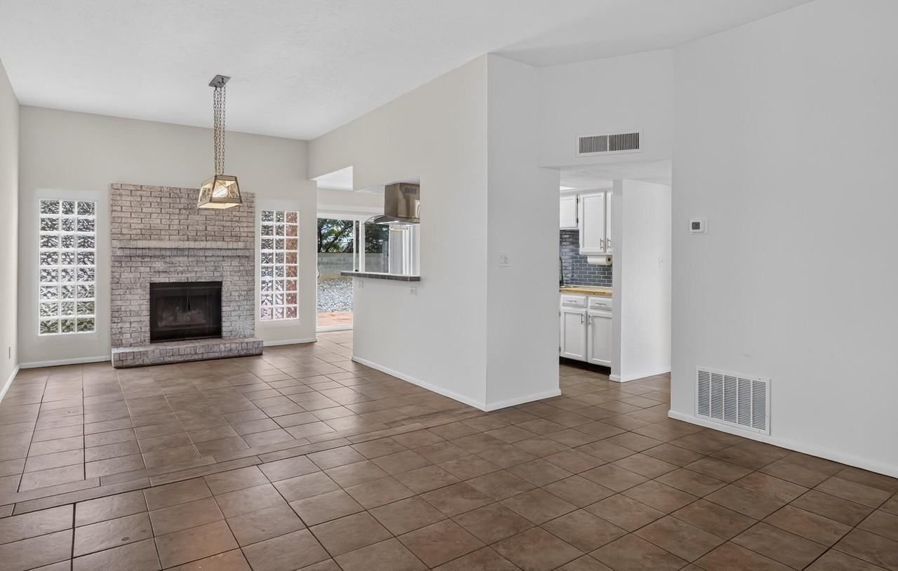 10501 Delicado Pl Ne - Photo 5 of 27