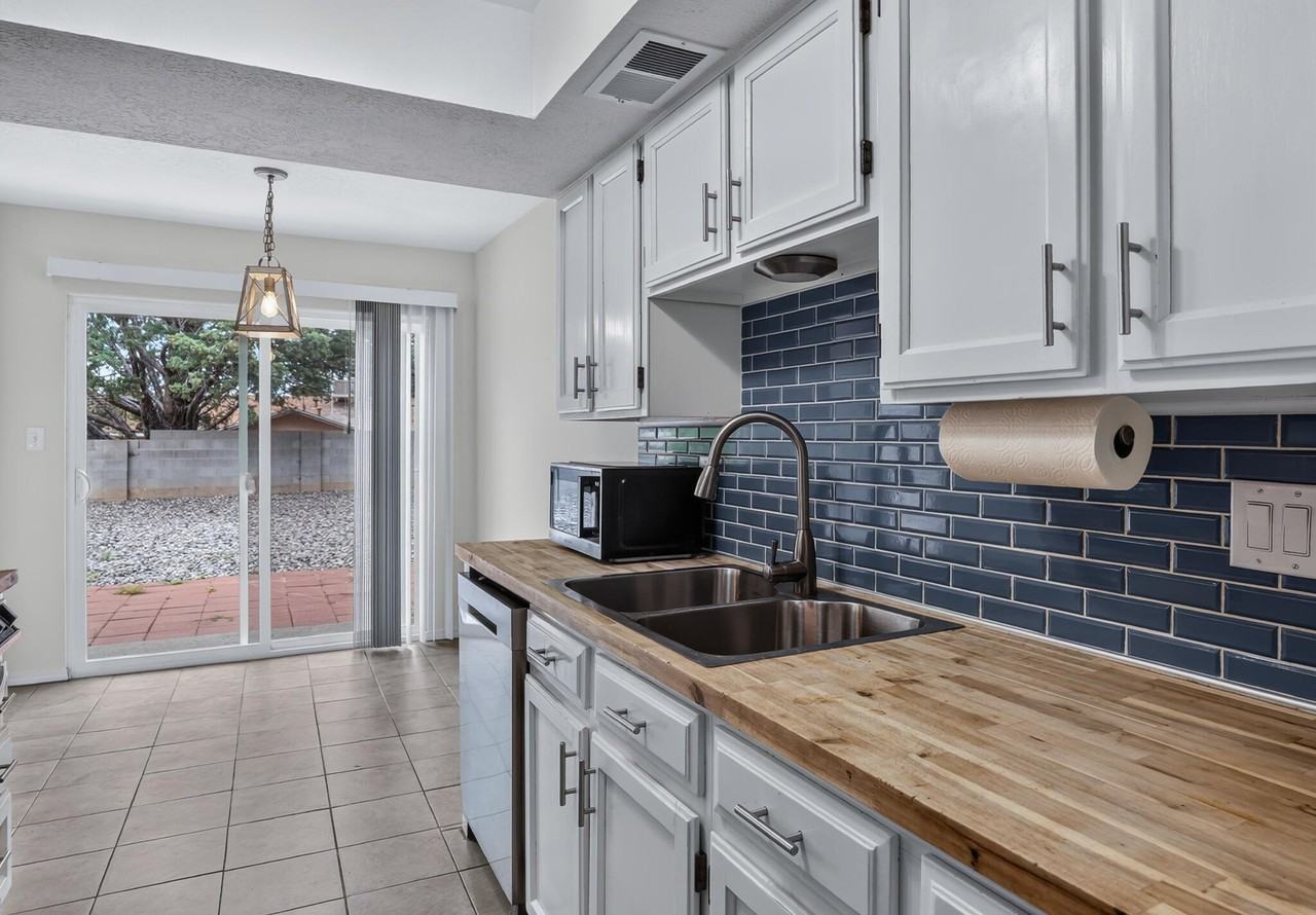 10501 Delicado Pl Ne - Photo 7 of 27