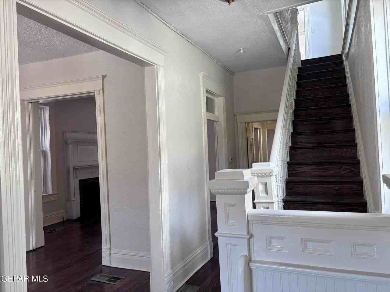 215 W Rio Grande Ave - Photo 4 of 24