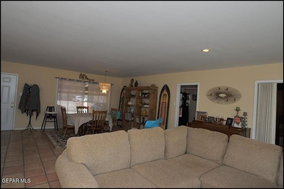 4233 Hampshire Ln - Photo 4 of 32