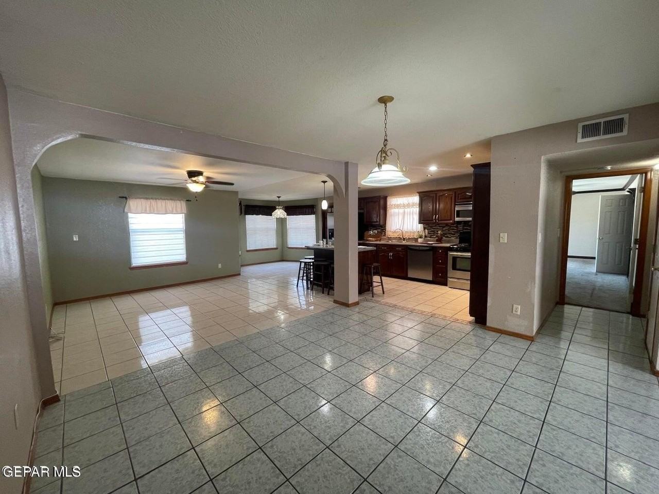 808 Merriman Dr - Photo 2 of 38