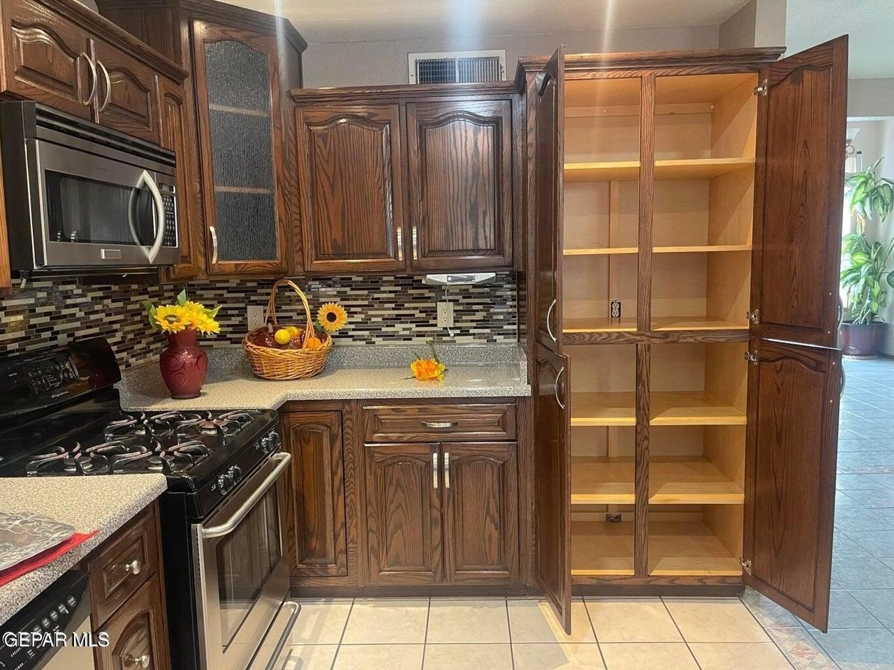 808 Merriman Dr - Photo 3 of 38