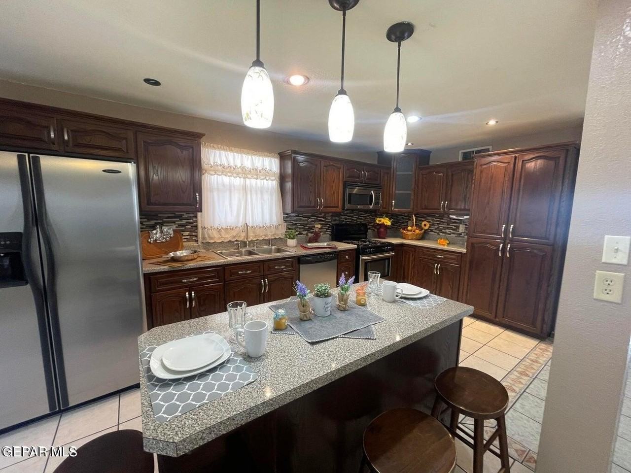 808 Merriman Dr - Photo 4 of 38