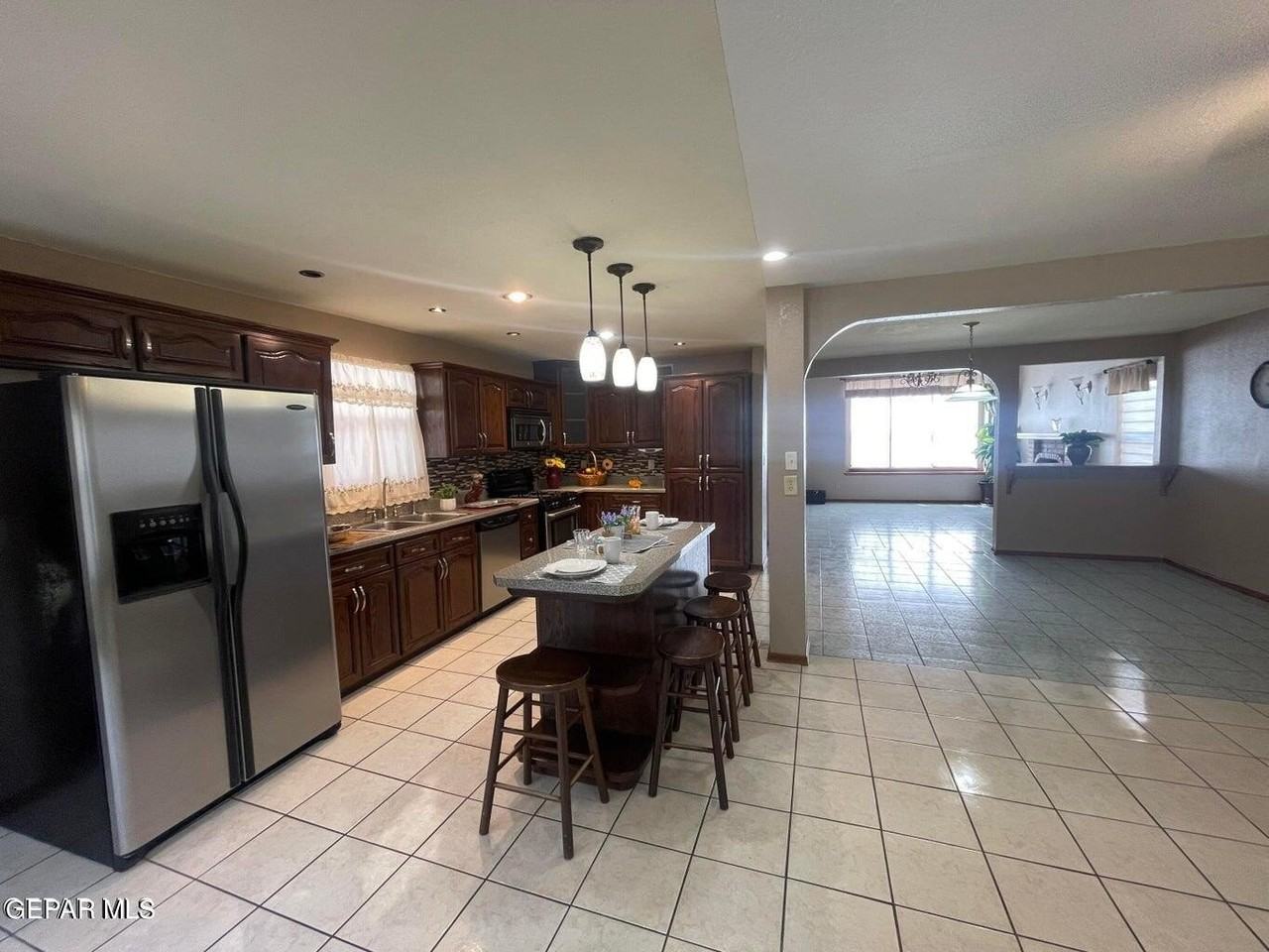 808 Merriman Dr - Photo 5 of 38
