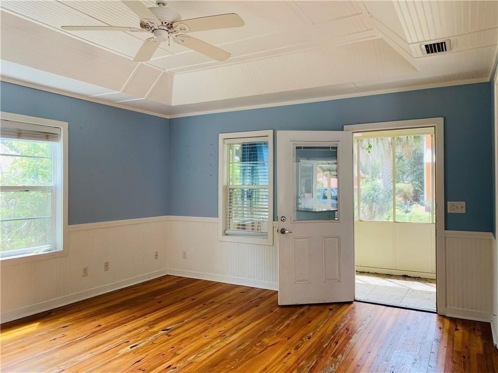 718 Wolfe St - Photo 2 of 14
