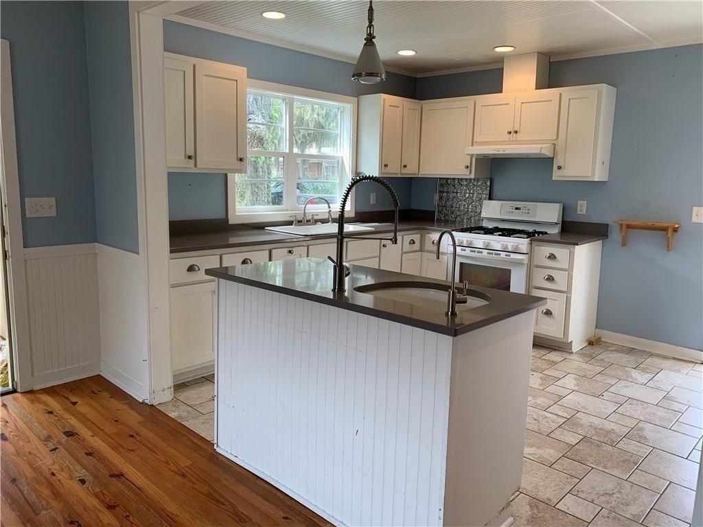 718 Wolfe St - Photo 3 of 14