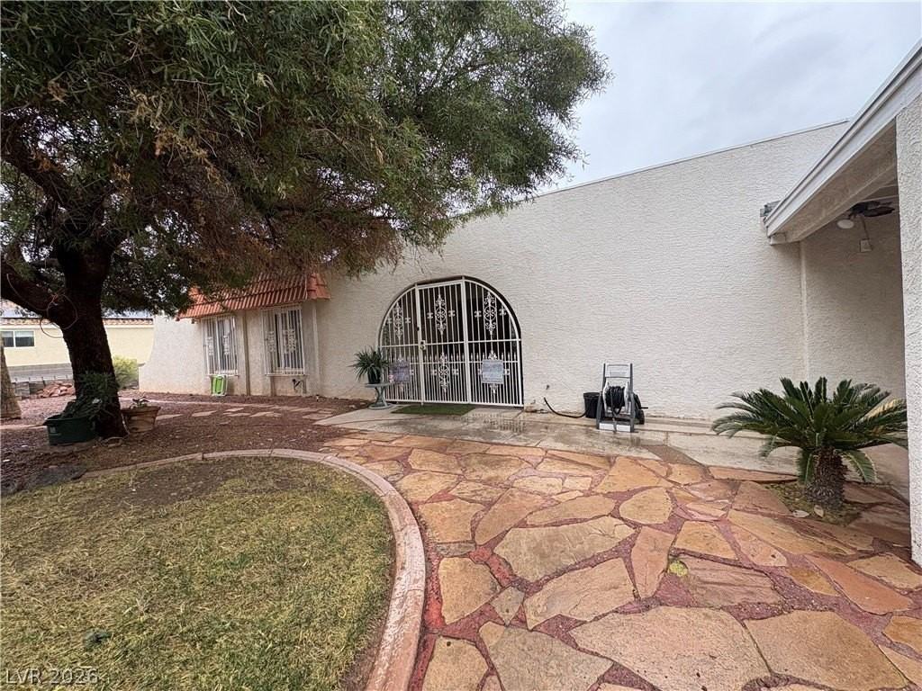 107 Ortiz Ct - Photo 3 of 13