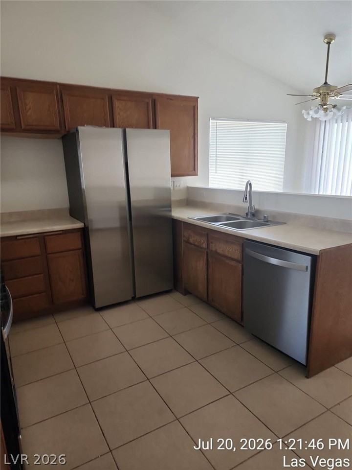 3213 Coral Harbor Dr - Photo 5 of 31