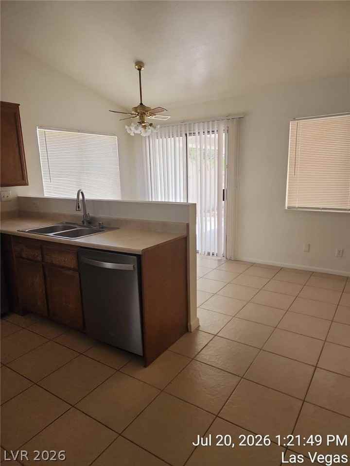 3213 Coral Harbor Dr - Photo 7 of 31