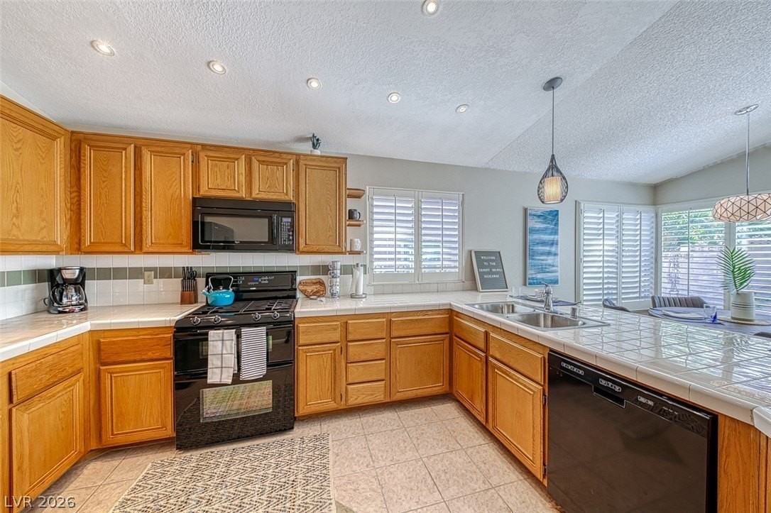 8421 Honeywood Cir - Photo 4 of 18