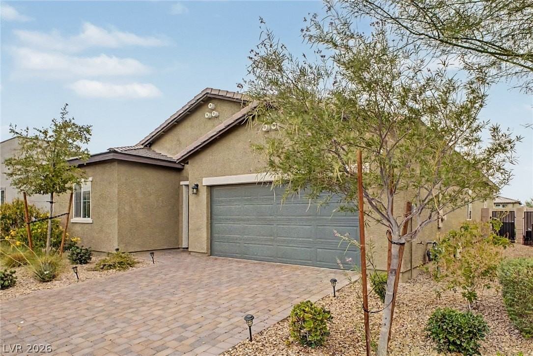 7552 Blue Lotus Ave - Photo 2 of 32