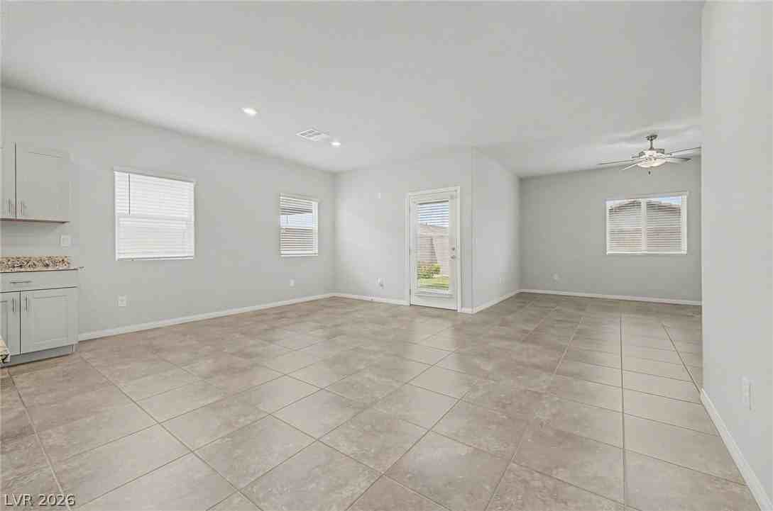 7552 Blue Lotus Ave - Photo 3 of 32