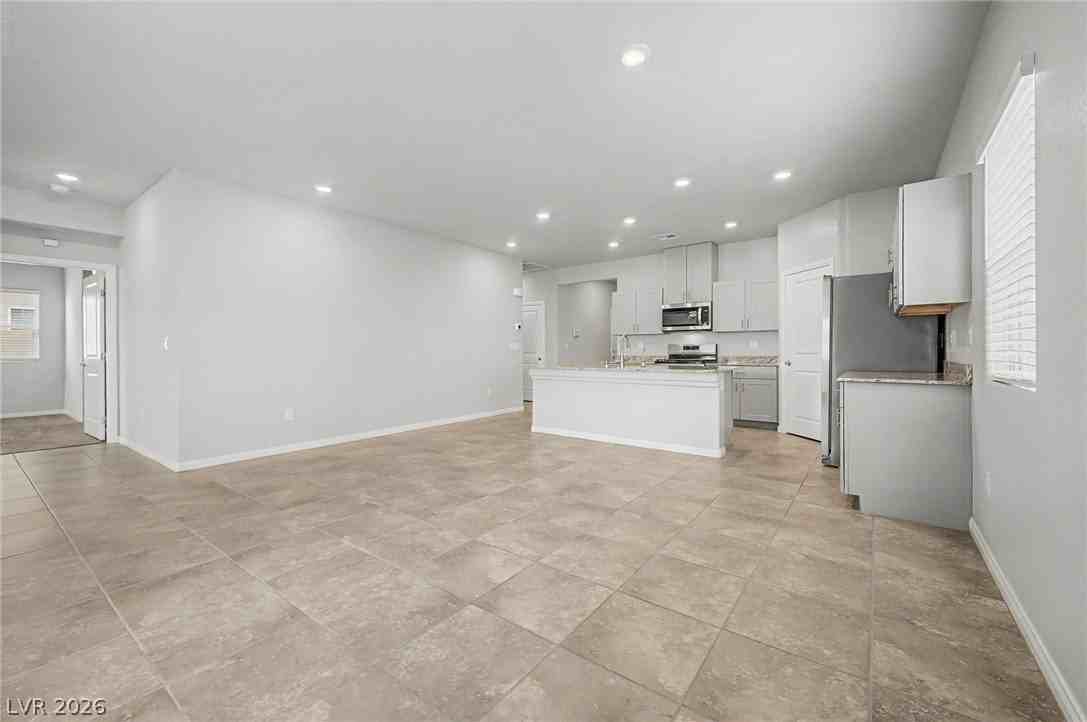 7552 Blue Lotus Ave - Photo 4 of 32