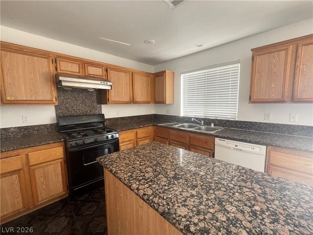 5574 Aleman Dr - Photo 5 of 19