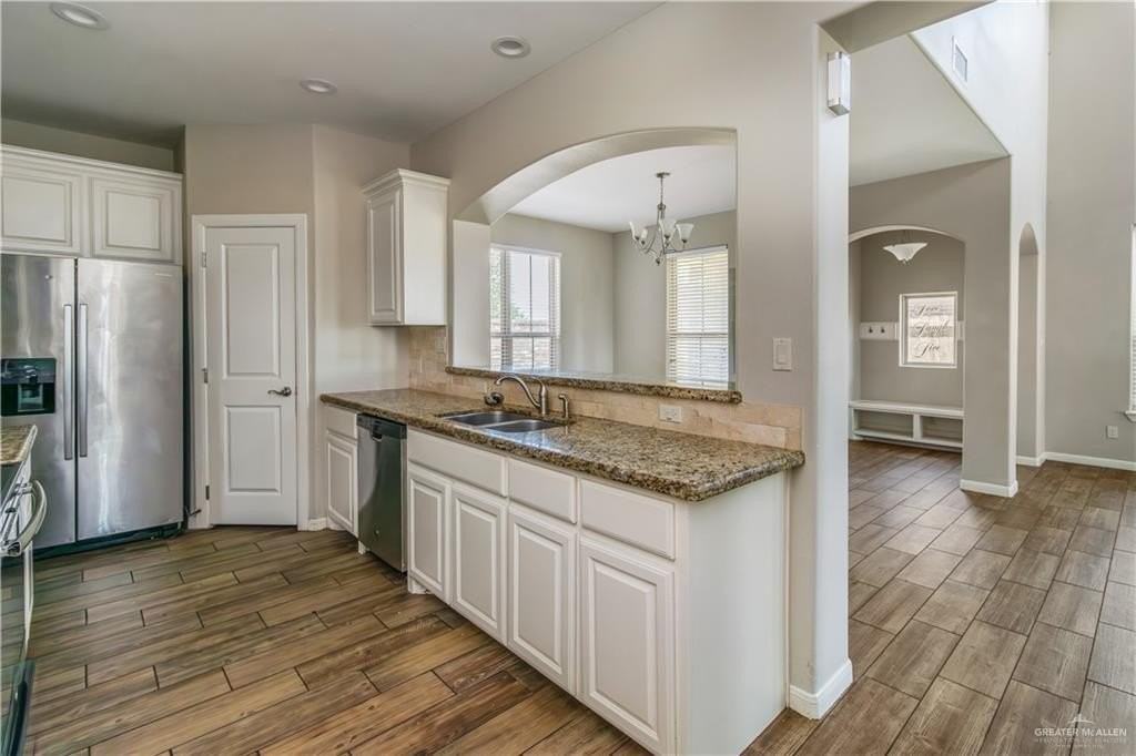 5217 Lost Creek Ln - Photo 4 of 15
