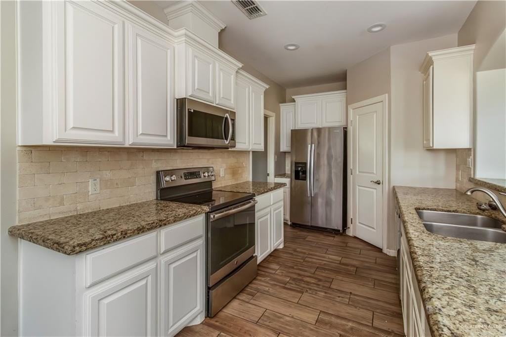 5217 Lost Creek Ln - Photo 5 of 15