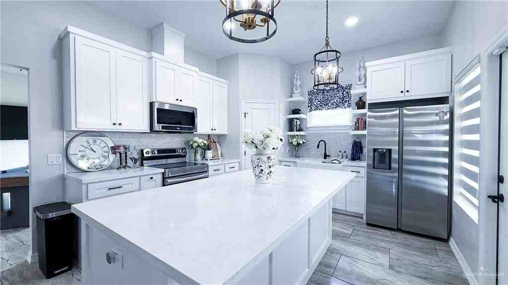 2501 S Cartier Dr - Photo 3 of 42