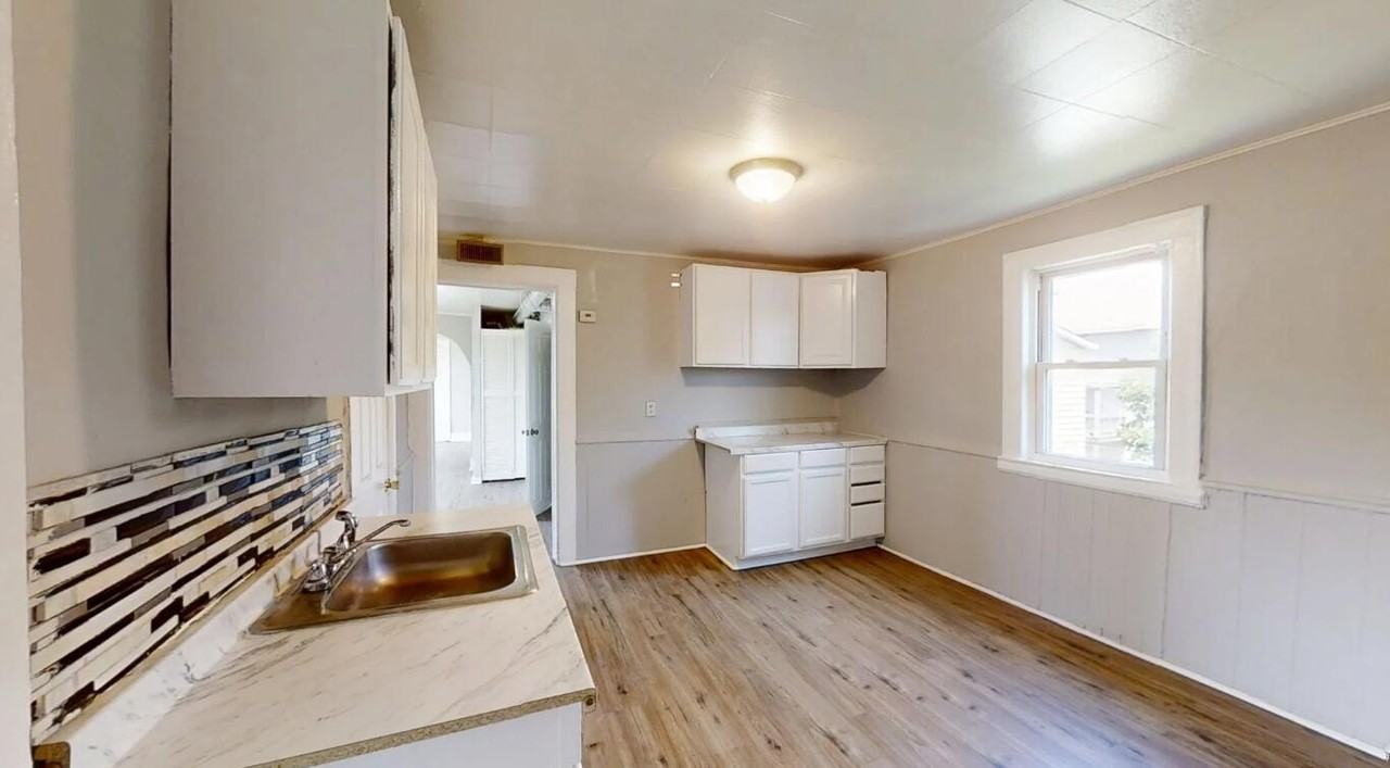 5009 Magoun Ave #D - Photo 2 of 10