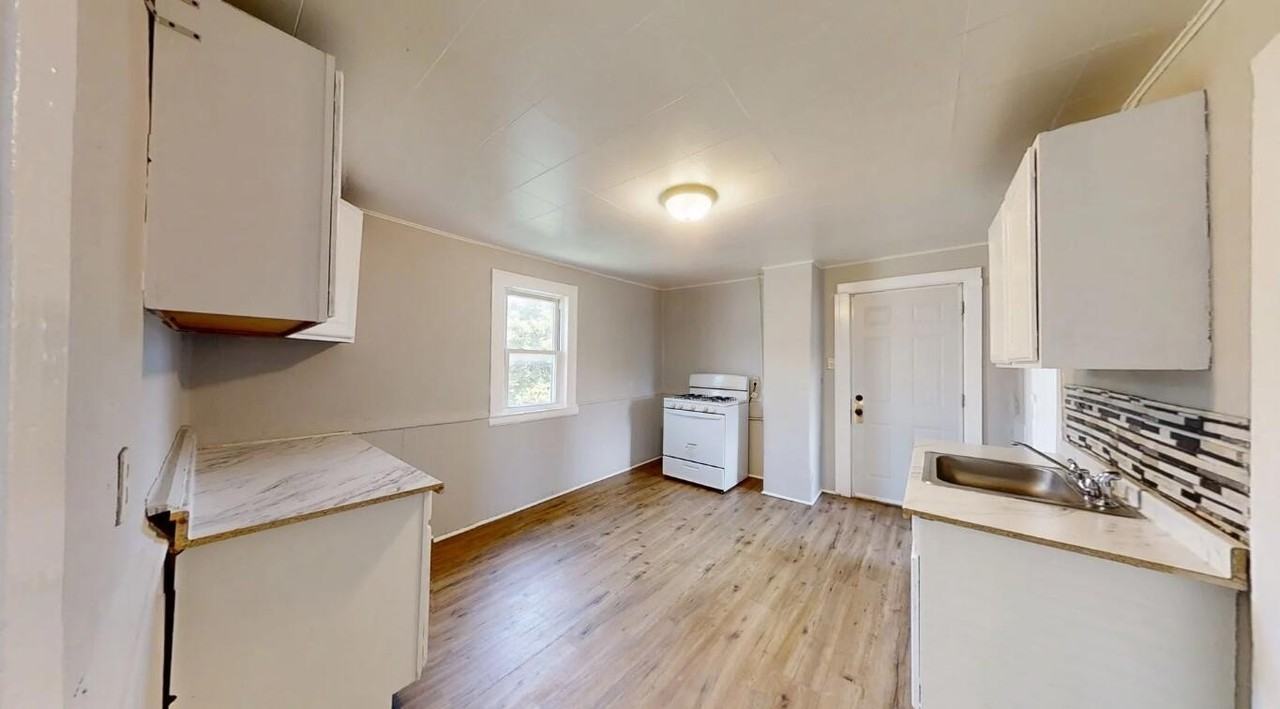 5009 Magoun Ave #D - Photo 3 of 10