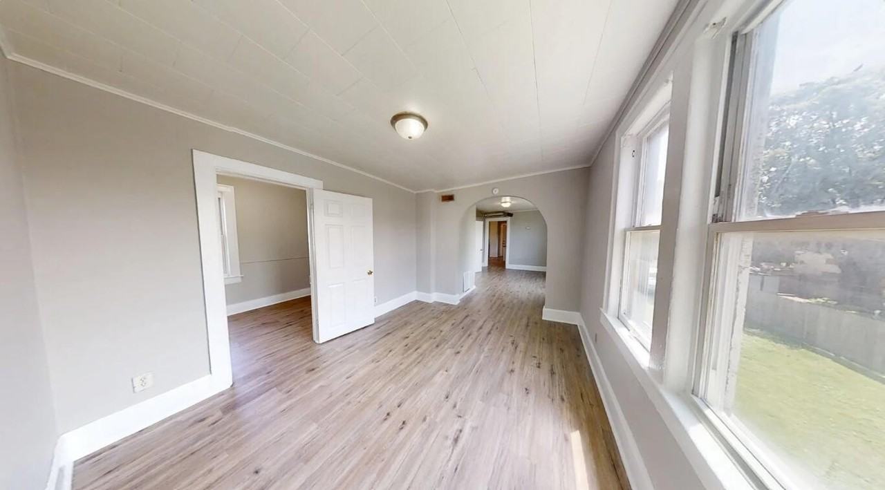 5009 Magoun Ave #D - Photo 4 of 10
