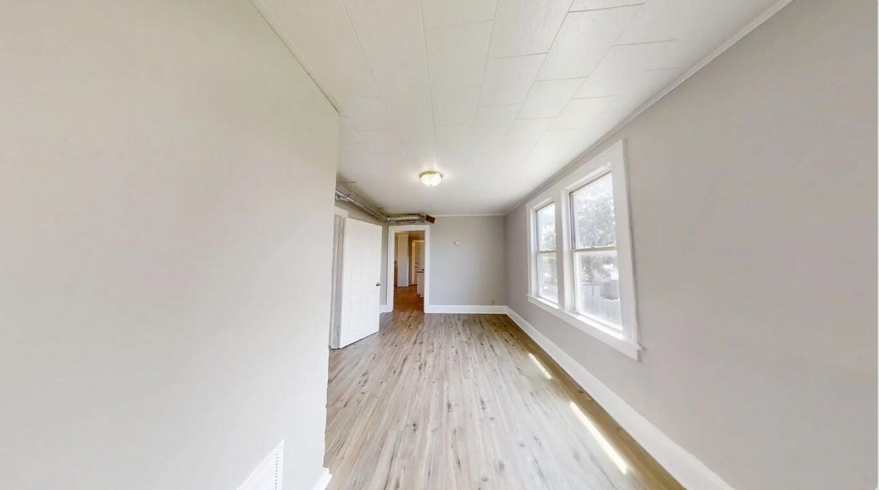 5009 Magoun Ave #D - Photo 5 of 10