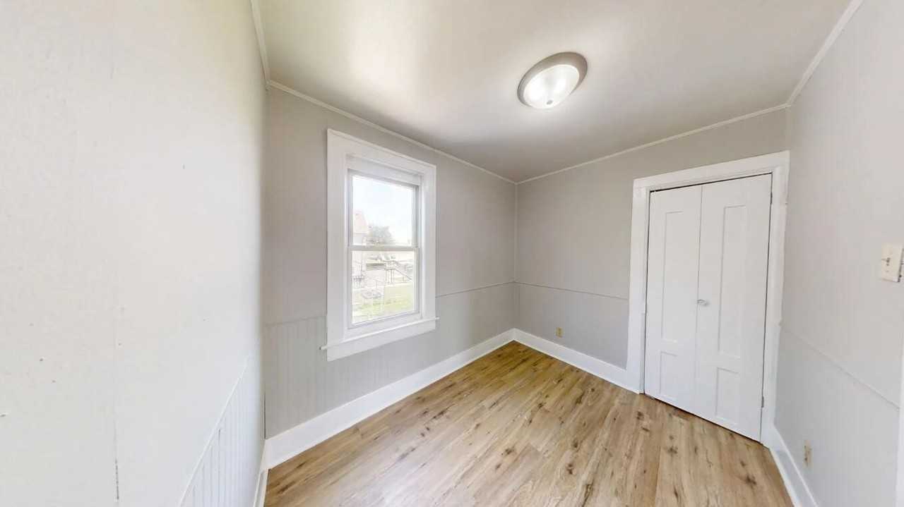5009 Magoun Ave #D - Photo 7 of 10