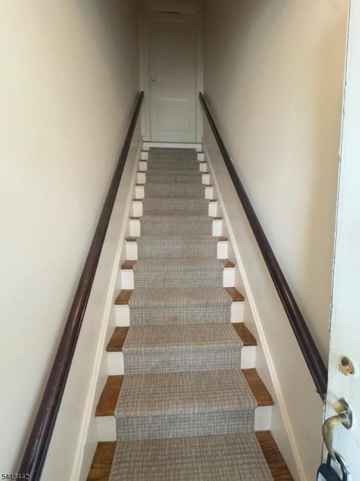 92 Aberdeen Ct - Photo 2 of 17