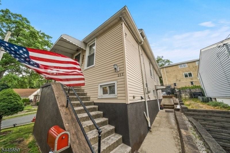 207 Van Winkle Ave - Photo 2 of 13