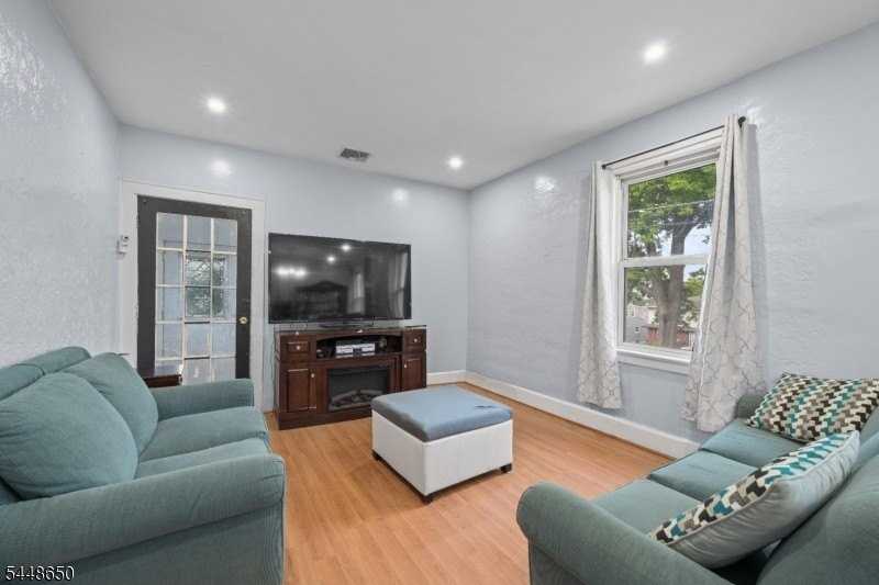 207 Van Winkle Ave - Photo 7 of 13