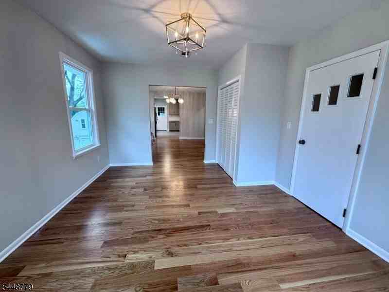 441 W Broad St - Photo 6 of 24