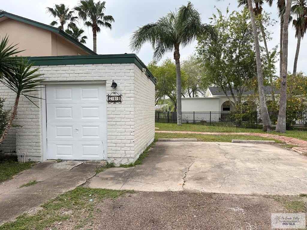 704 Zapata Ave - Photo 2 of 20