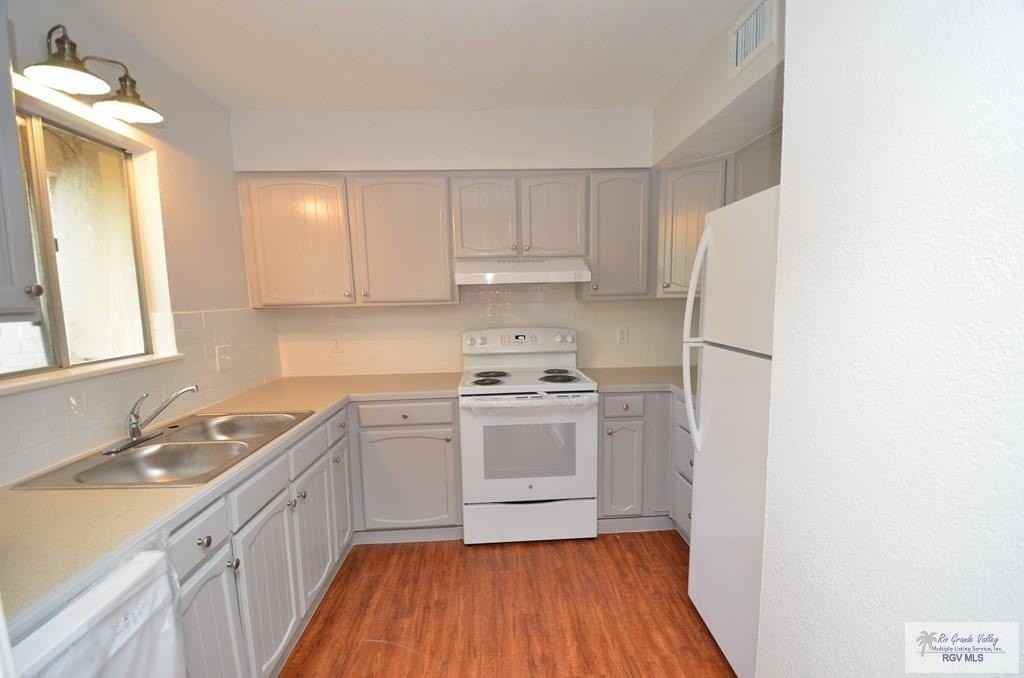 704 Zapata Ave - Photo 4 of 20
