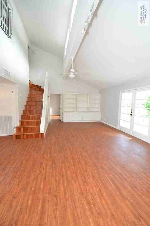 704 Zapata Ave - Photo 6 of 20