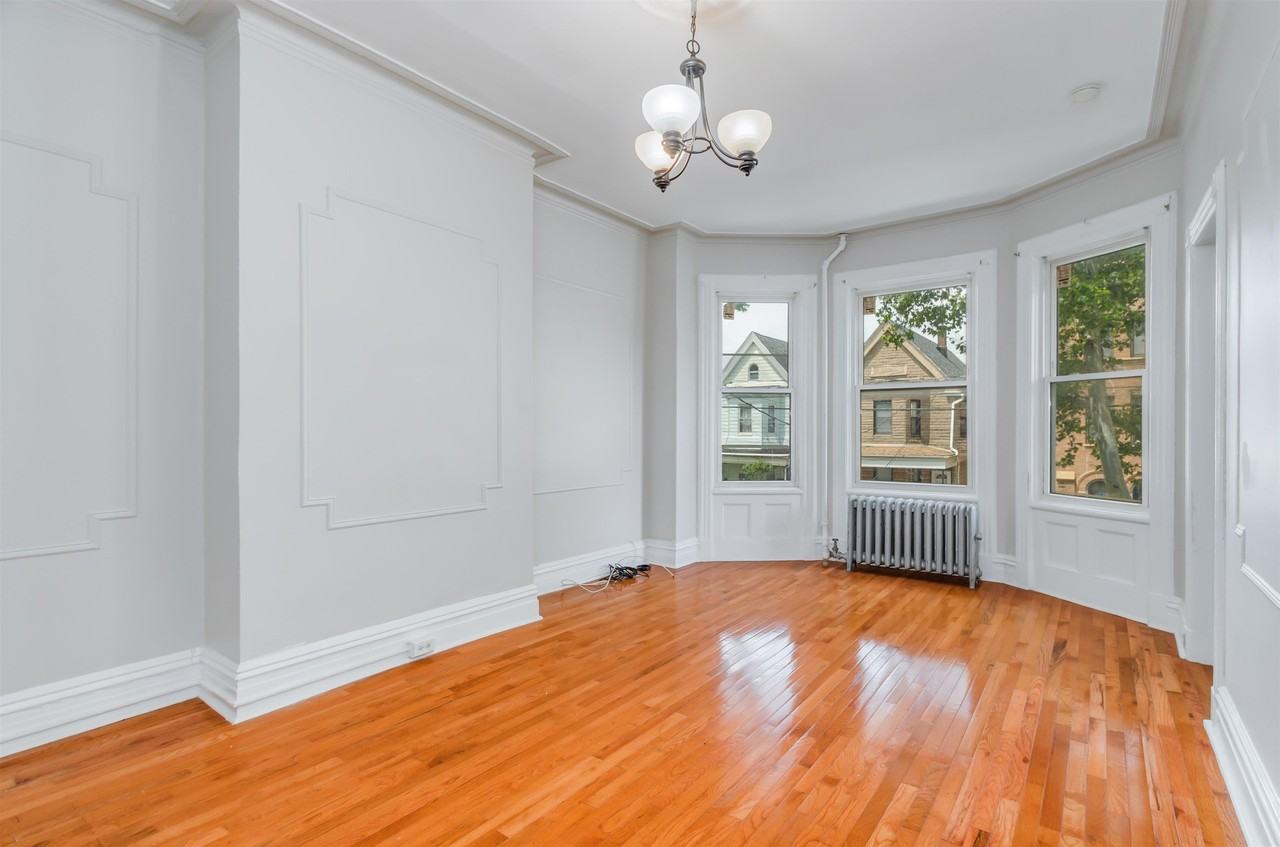 100 Clerk St #2