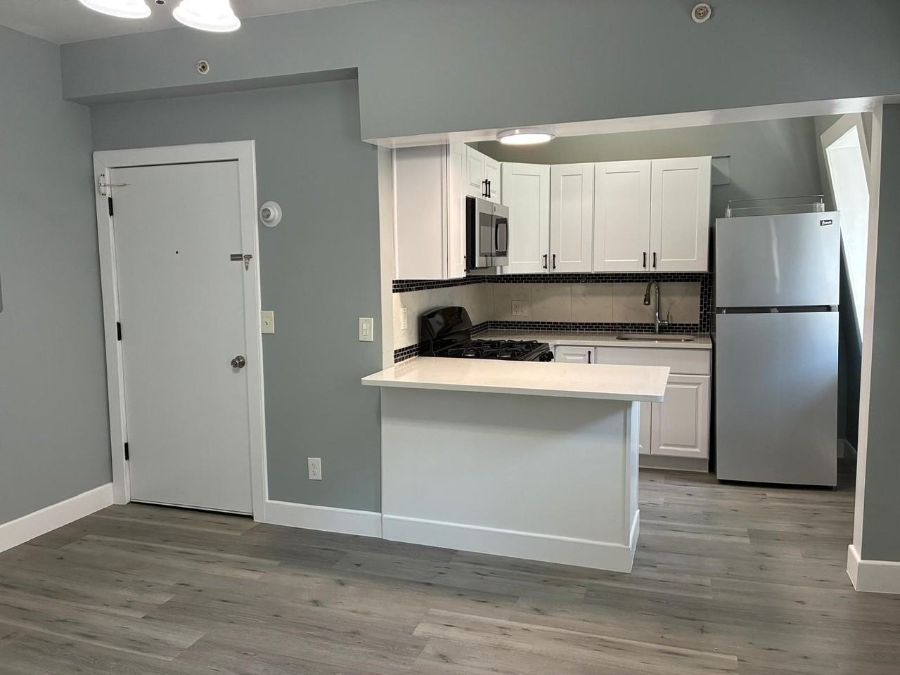520 34th St - Photo 2 of 7